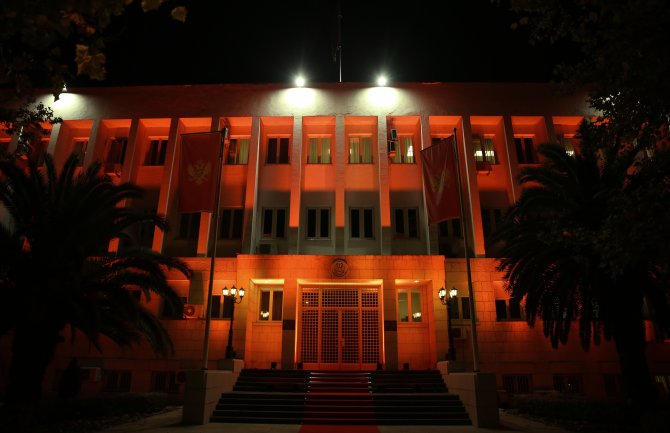 Zgrada Predsjednika osvijetljena narandžastom bojom, Đukanović: Okončajmo nasilje sada