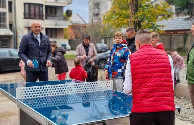 Otvorena još dva dječija igrališta na Cetinju
