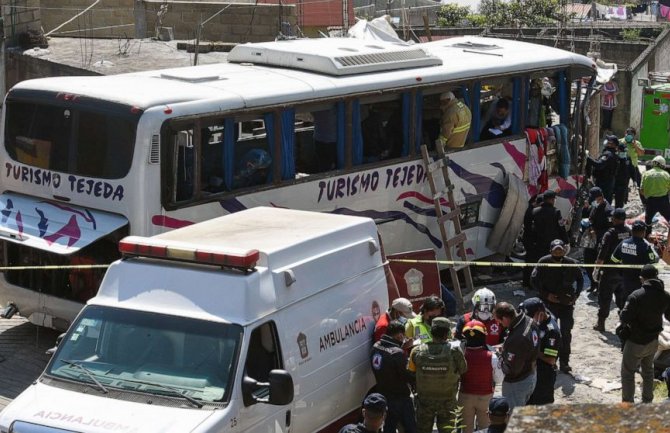 Meksiko: Autobus udario u kuću, najmanje 19 mrtvih