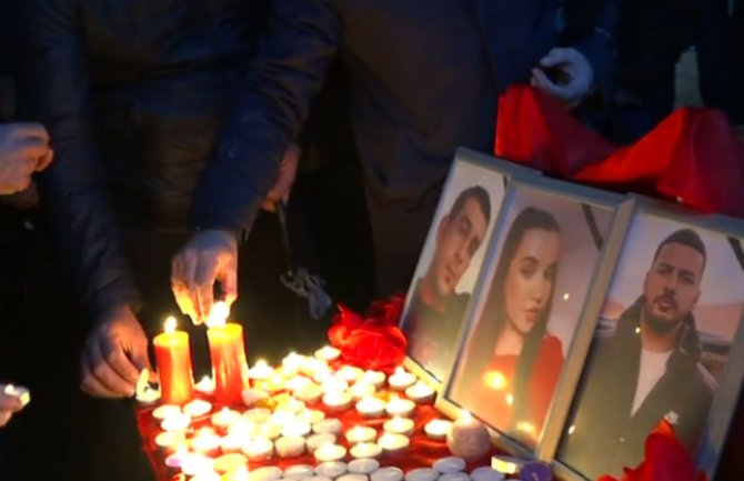 Kosovo: Sahranjeni učenici ubijeni u napadu na autobus, 20.000 nagrada za informacije o napadaču