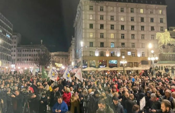 Protest u Beogradu: SNS zloupotrijebio državu kako bi huliganima omogućio da rade šta god hoće.