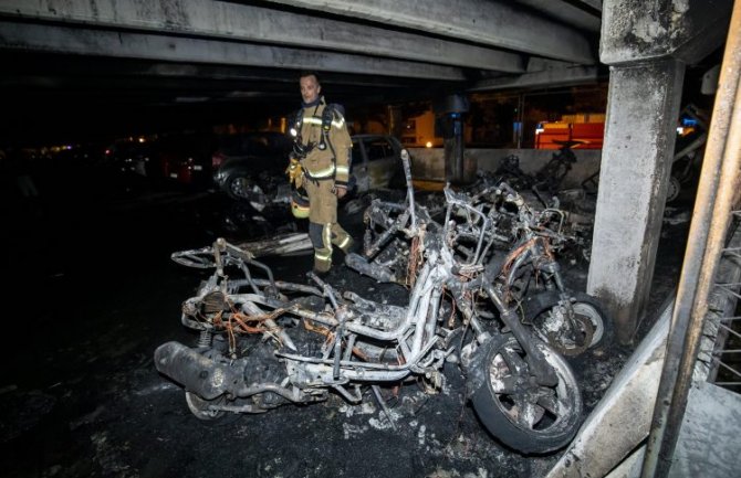 Split: U garaži potpuno izgorjelo 10 motora i 7 automobila