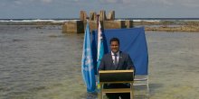 Dramatična poruka ministra: U vodi do koljena upozorio da ostrvska zemlja tone(VIDEO)