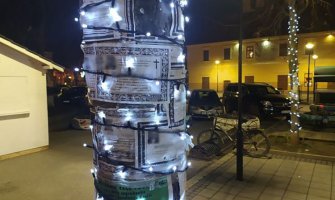 Bizaran propust u Somboru: Lampicama ukrasili drvo na kojem su čitulje