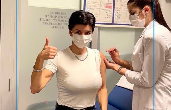 Šefica SZO u Crnoj Gori primila treću dozu vakcine protiv kovida