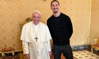 Papa Franjo primio Ibrahimovića u Vatikanu, Zlatan ga uz poklone nasmijao