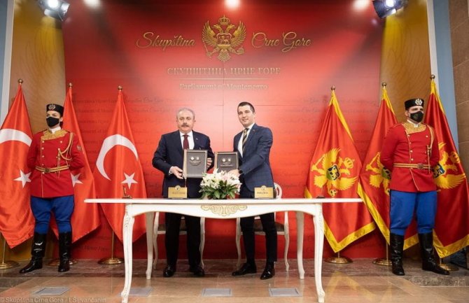 Bečić i Šentop potpisali Memorandum o međuparlamentarnoj saradnji
