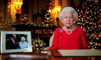 Poruka kraljice Elizabete: Proslavite Božić s vašom porodicom i prijateljima