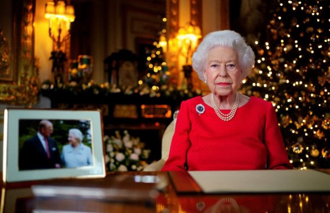 Poruka kraljice Elizabete: Proslavite Božić s vašom porodicom i prijateljima