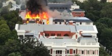 Vatra progutala krov zgrade parlamenta, moguće urušavanje(VIDEO)