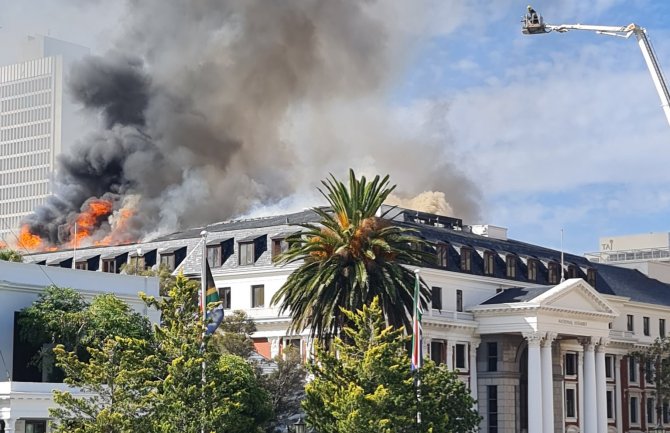 Požar u Parlamentu Južnoafričke Republike, velika materijalna šteta