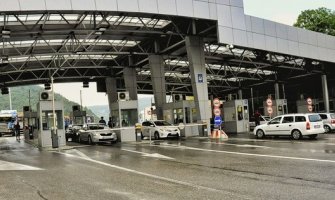 Abazović: Preko Dobrakova u Crnu Goru juče ušlo 11.348 putnika