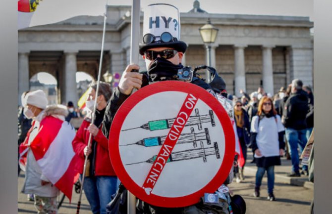 Protest u Beču protiv obavezne vakcinacije: Vlada mora da padne