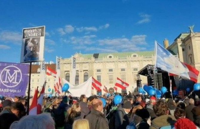 Protesti u Beču, demonstranti nosili Hitlerovu sliku (VIDEO)