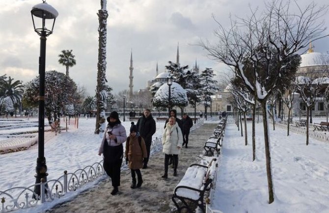 Snijeg paralisao Istanbul,letovi suspendovani