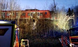 U sudaru dva voza u Njemačkoj povrijeđeno na desetine ljudi, jedna osoba poginula