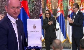Vučić odlikovao Kneževića, Džonija Depa...