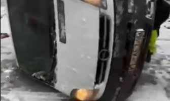 Saobraćajna nezgoda na putu Mojkovac - Kolašin, prevrnuo se kombi