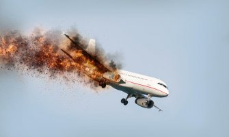 Poginula tri pilota u sudaru aviona