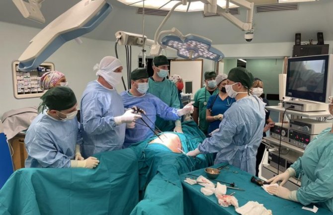 Hirurzi VMA uklonili tumor težak više od 17 kilograma