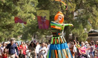 Budva: Velika karnevalska povorka oduševila mještane i turiste
