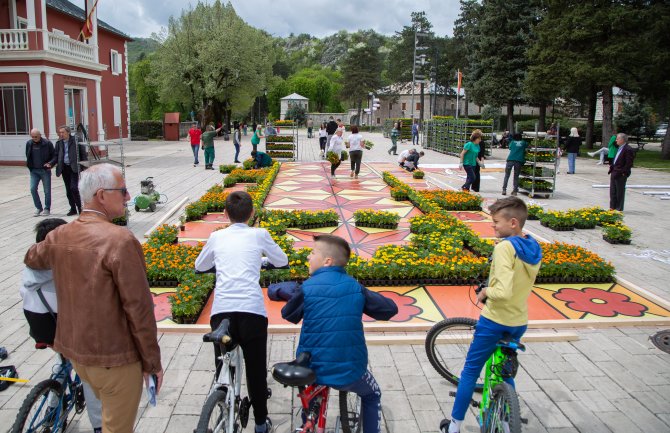 Cvjetni tepih na Cetinju povodom Dana Evrope