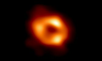 Prva fotografija ogromne crne rupe usred Mliječnog puta