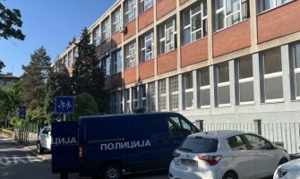 Dojave o bombama u više od 100 škola u Beogradu