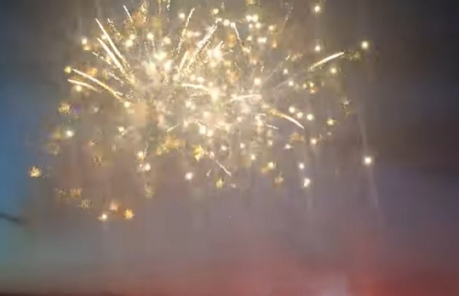 Nikšićani Dan nezavisnosti obilježili auto-kolonom i spektakulanrim vatrometom (Video)