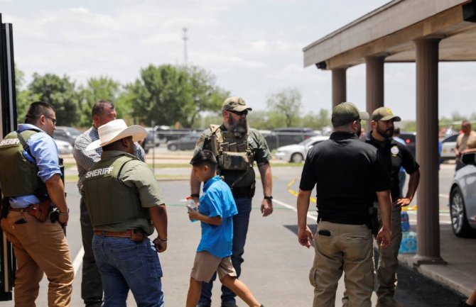 Novi bilans u pucnjavi u osnovnoj školi u Teksasu: Ubijeno 19 đaka i dvoje odraslih, napadač mrtav