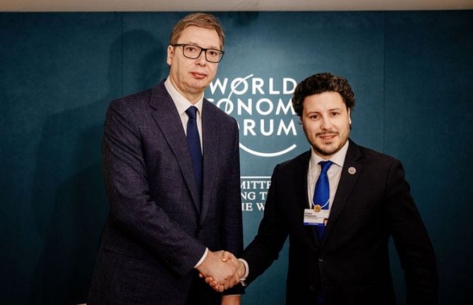 Abazović se sastao sa Vučićem u Davosu: Odnosi sa Srbijom prioritetni