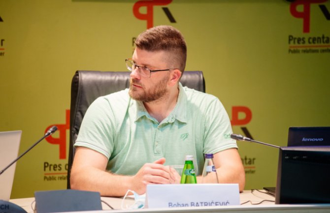 Batrićević:  Zabrinjava činjenica da su zapadne ambasade pomogle Amfilohijevoj politici da dođe na vlast
