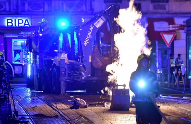 Veliki požar u Zagrebu, bager pogodio gasnu cijev, plamen dostizao visinu do 10 metara