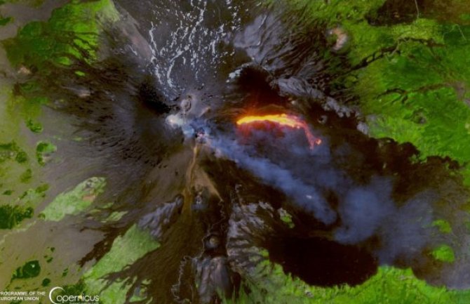 Iz svemira vidljiva lava koju izbacuje vulkan Etna