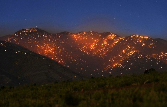 Veliki požar u Arizoni izazvao kamper koji je bacao zapaljene rolne toalet papira