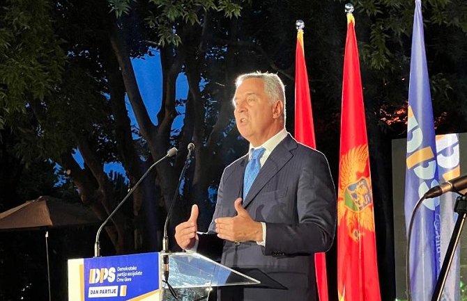 Đukanović: Uspjeli smo da odbranimo Crnu Goru, naredne godine DPS će preuzeti stožer državne politike