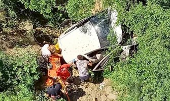 Petrovac: Automobil sletio sa mosta, četiri osobe prebačene u barsku bolnicu