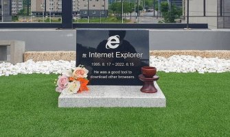 Bila je to muka: Sahranili Internet Explorer i podigli mu spomenik