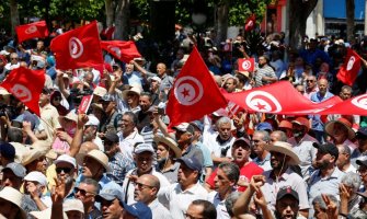 Protesti protiv ustavnog referenduma u Tunisu