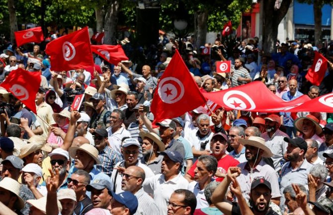 Protesti protiv ustavnog referenduma u Tunisu
