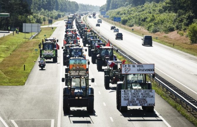 Holandija: Hiljade farmera krenulo na antivladin protest, blokiran saobraćaj širom zemlje