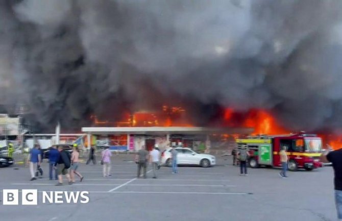 U napadu na tržni centar  u Kremenčuku, namjanje 11 poginulih i 40 ranjenih