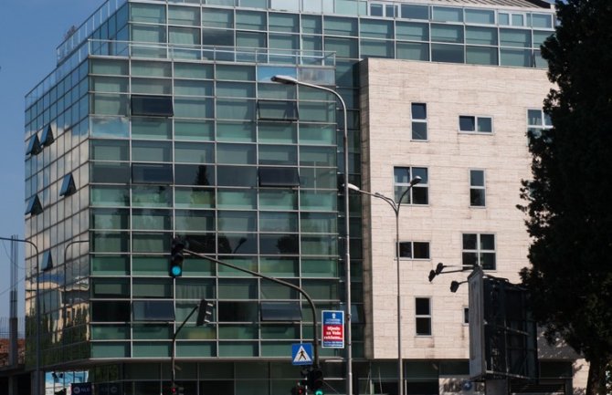 Poreske vlasti izračunale da je NLB zakinula svoje radnike za ukupno 1,9 miliona eura