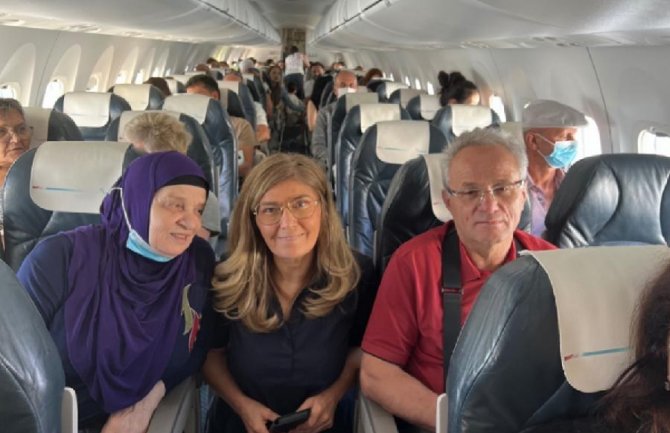 Turisti iz Francuske i Luksemburga danas Luxairom stigli u Crnu Goru
