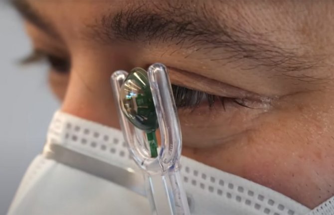 Budućnost na pomolu: Naučnici napravili prva pametna sočiva kao „ekran“ u oku