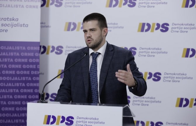Nikolić: Abazović da razjasni nedoumice povodom današnjeg glasanja, ukoliko smatra da je odluka donijeta, 43. Vlada više nema podršku Demokratske partije socijalista 