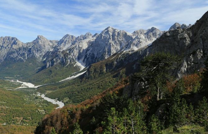 Turista iz Srbije preminuo u Albaniji, planinari zaglavljeni u klisuri