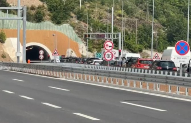 Podgoričanin autoputem vozio 209 km/h na mjestu gdje je ograničenje 100 km/h