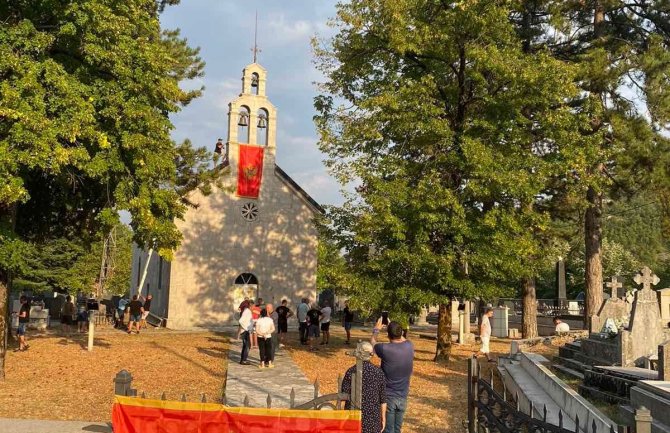 Crnogorska zastava i na hramu Svetog Jovana u Bajicama