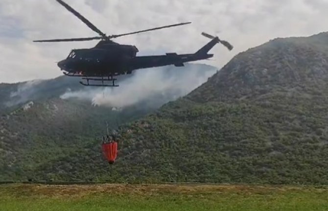 Vazduhoplovci Vojske CG gasili požar u okolini Morinja devet sati